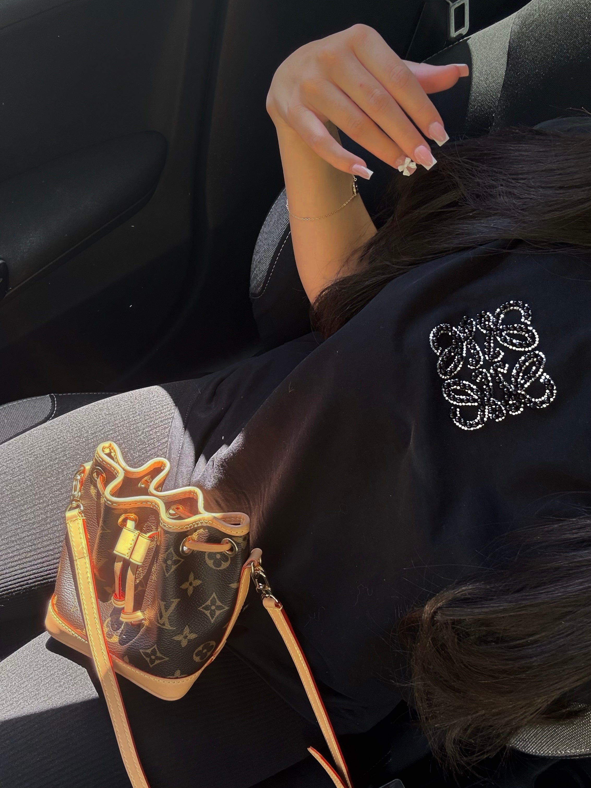 T-SHIRT NOIR AVEC LOGO BRODÉ