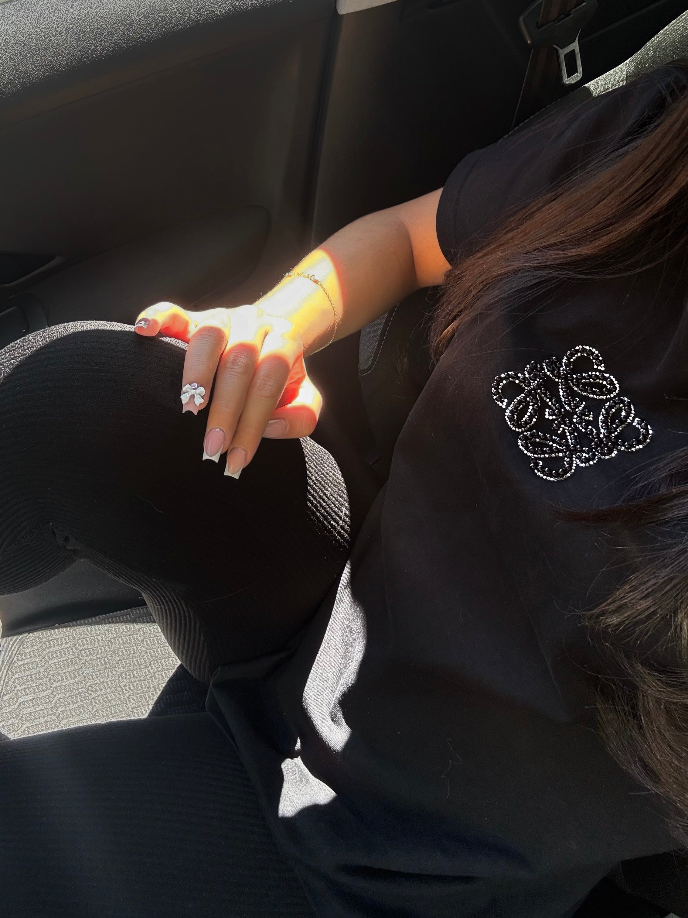 T-SHIRT NOIR AVEC LOGO BRODÉ